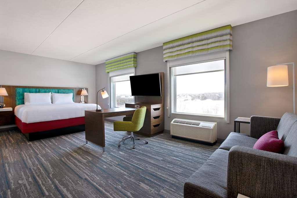 Hampton Inn & Suites Ottawa West, Ontario, Canada Room photo