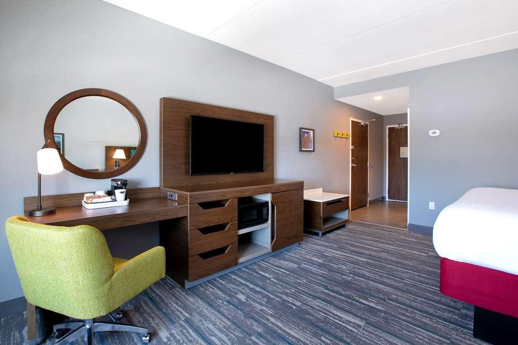 Hampton Inn & Suites Ottawa West, Ontario, Canada Room photo
